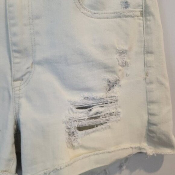 American Eagle | Super Stretch Hi-Rise Shortie Distressed Light Wash Denim Short - Picture 6 of 6